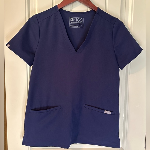 FIGS Scrub Top - Casma, Three-Pocket - Technical Collection - Picture 1 of 5